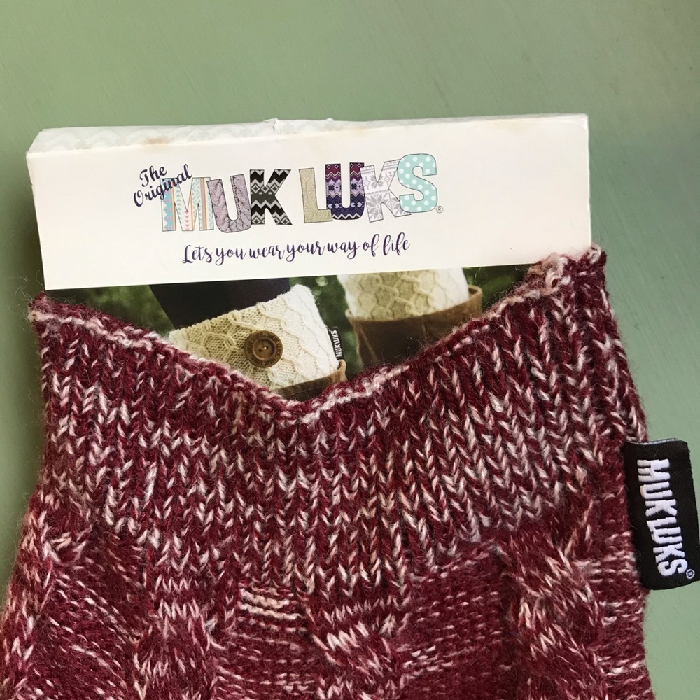 MUK LUKS Snowflake Chianti Red Sweater Pattern - Picture 2 of 3
